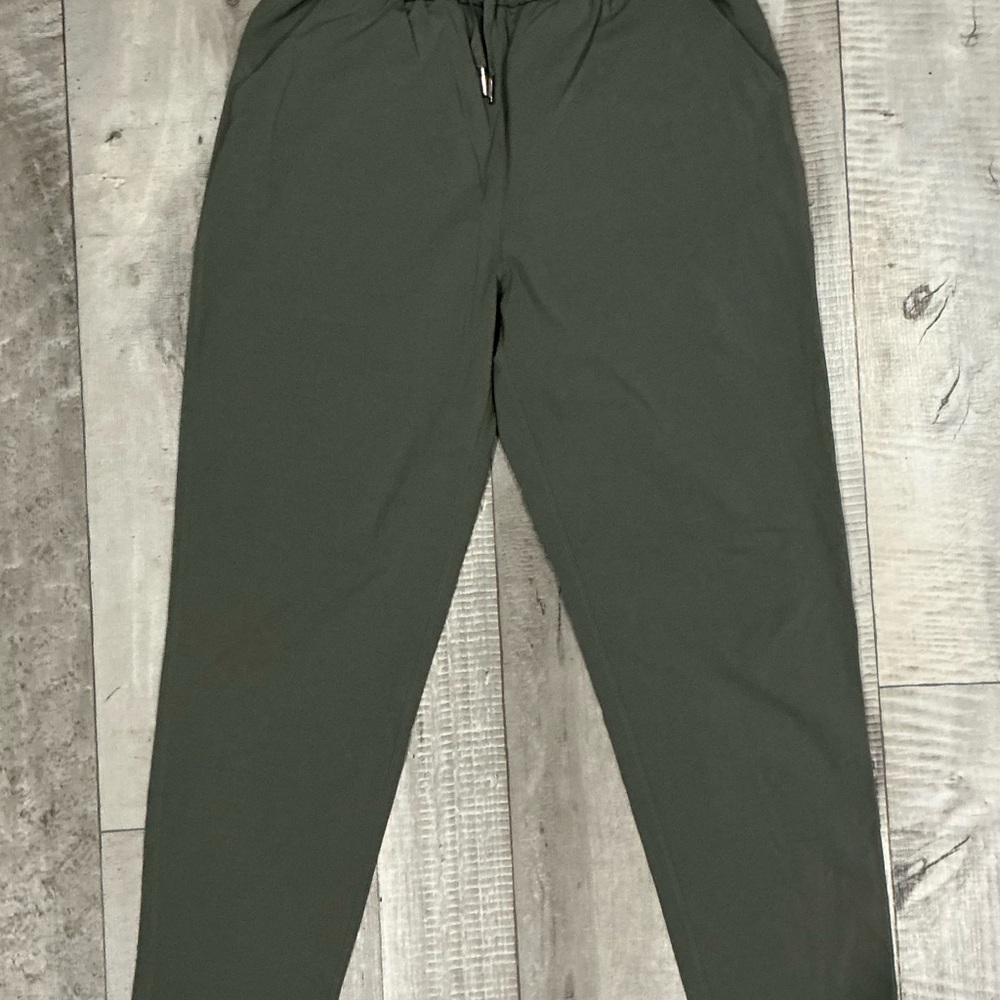 Lululemon Green Pants sz 6, full length
